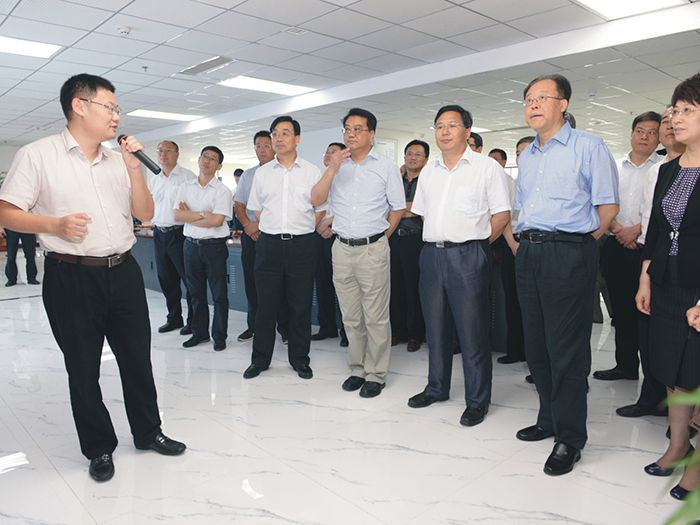 安徽省委常委、合肥市委書記吳存榮，合肥市黨政代表團(tuán)一行蒞臨我集團(tuán)參觀考察